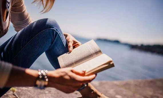 难以与他人情感上深入联系...